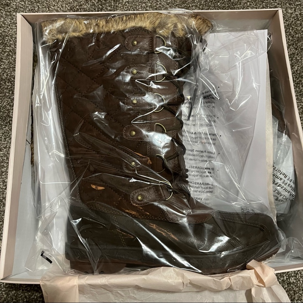 Quilted Faux Fur Lace Up Winter Duck Boot - Picture 3 of 8